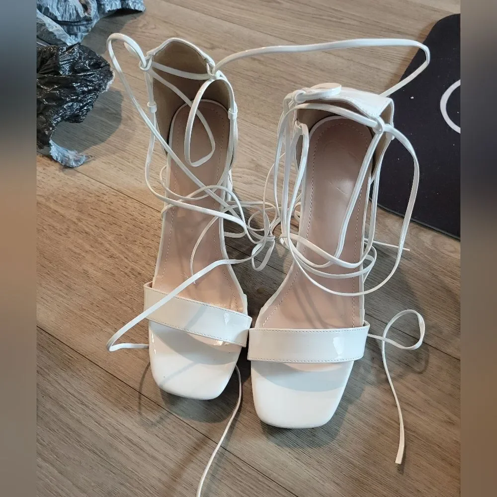 Cuccoo white platform strappy heels Sz 9